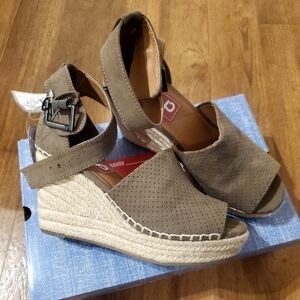 Ladies Taupe Espadrille wedges